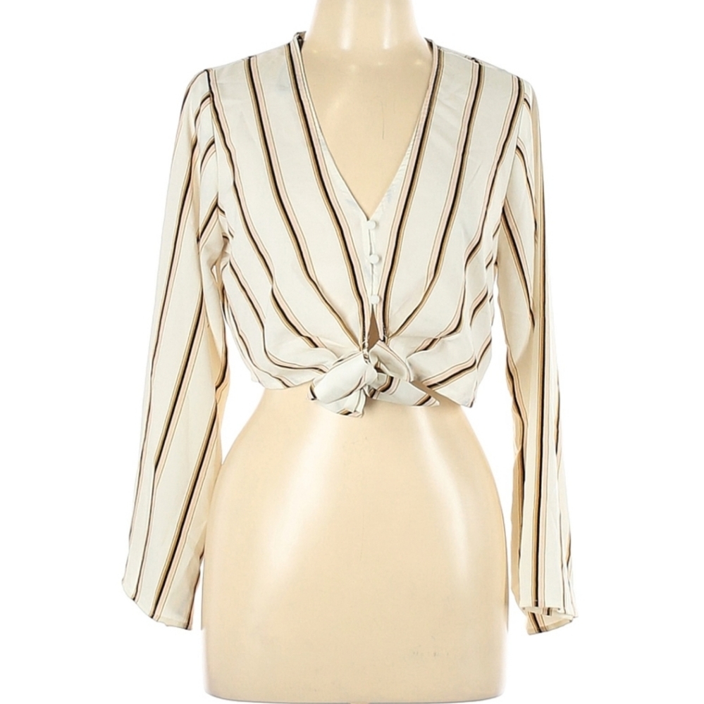 Long-sleeved cropped shirt